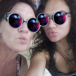 Meet your Posher, Leslie